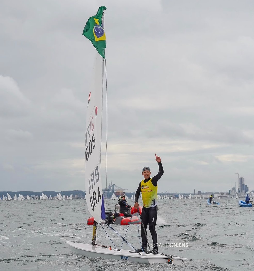 Erik Scheidt é campeão Mundial Sub19 de ILCA6 — Foto: Reprodução/ Instagram: @sailinglens