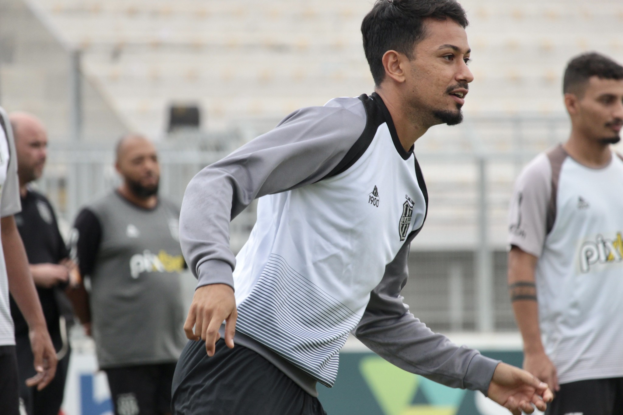 Coritiba anuncia a contratação do atacante Wesley “Pombo”, destaque do  Caxias no Gauchão