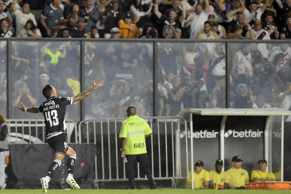 Gol de Lucas Freitas, Vasco x Grmio  Foto: Dhavid Normando / ge