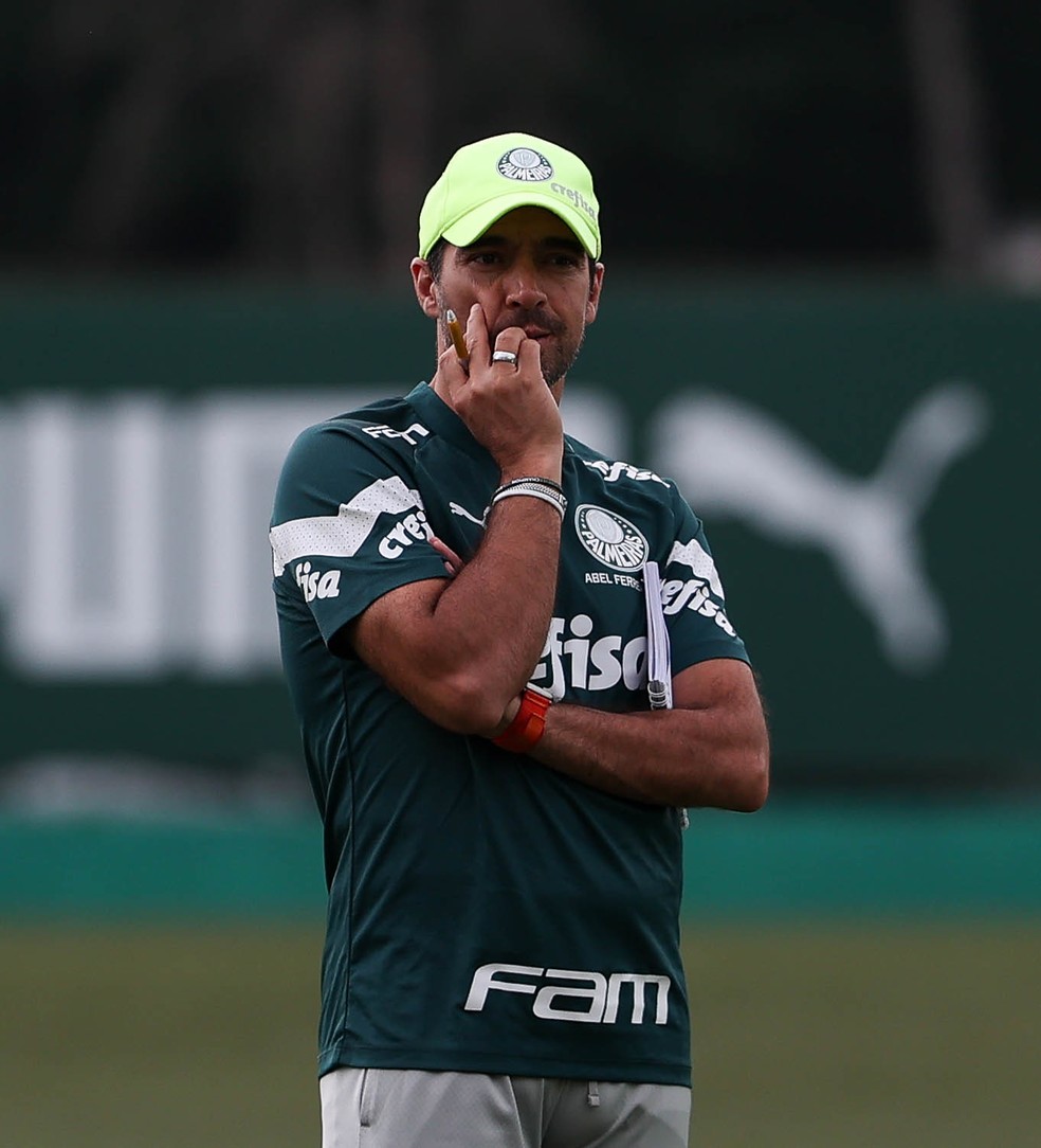 Abel Ferreira durante treino do Palmeiras na Academia de Futebol — Foto: Cesar Greco