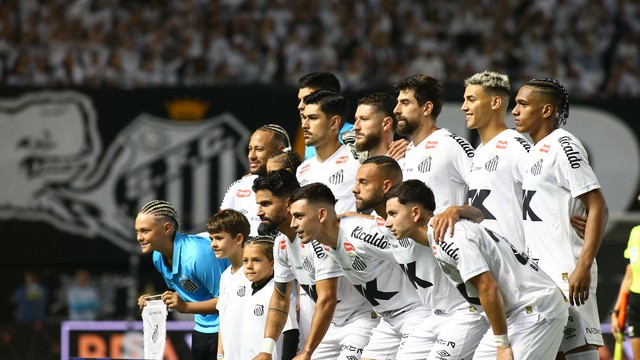 Time do Santos antes do jogo contra o Flamengo