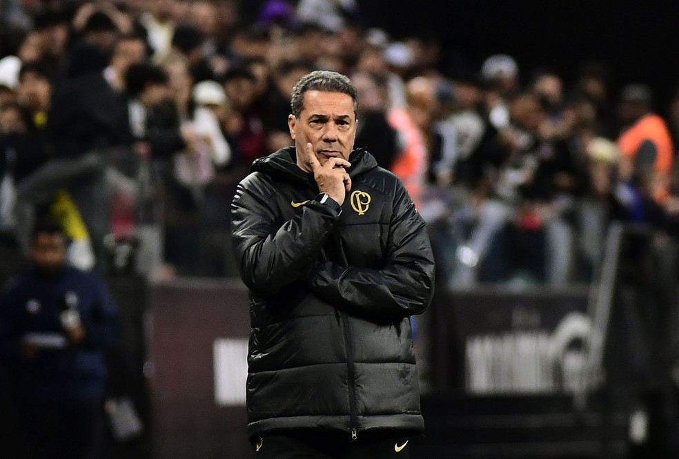 Vanderlei Luxemburgo em Corinthians x Coritiba — Foto: Marcos Ribolli