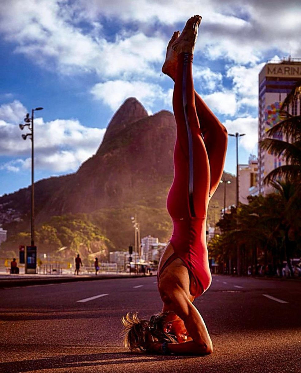 Yoga: como fazer a sirsasana ou invertida sobre a cabeça, a rainha das  posturas, eu atleta