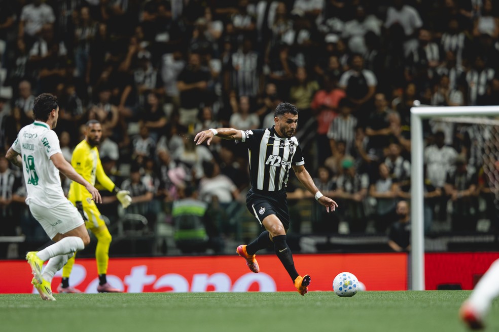 Junior Alonso em ação pelo Atlético-MG contra o Palmeiras