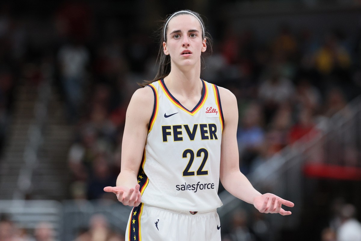 Caitlin Clark chega a três faltas técnicas em nove jogos na WNBA