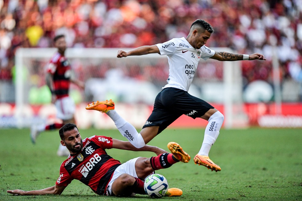 Thiago Maia, Flamengo x Corinthians, Brasileir&atilde;o 2023 &mdash; Foto:  Thiago Ribeiro/AGIF