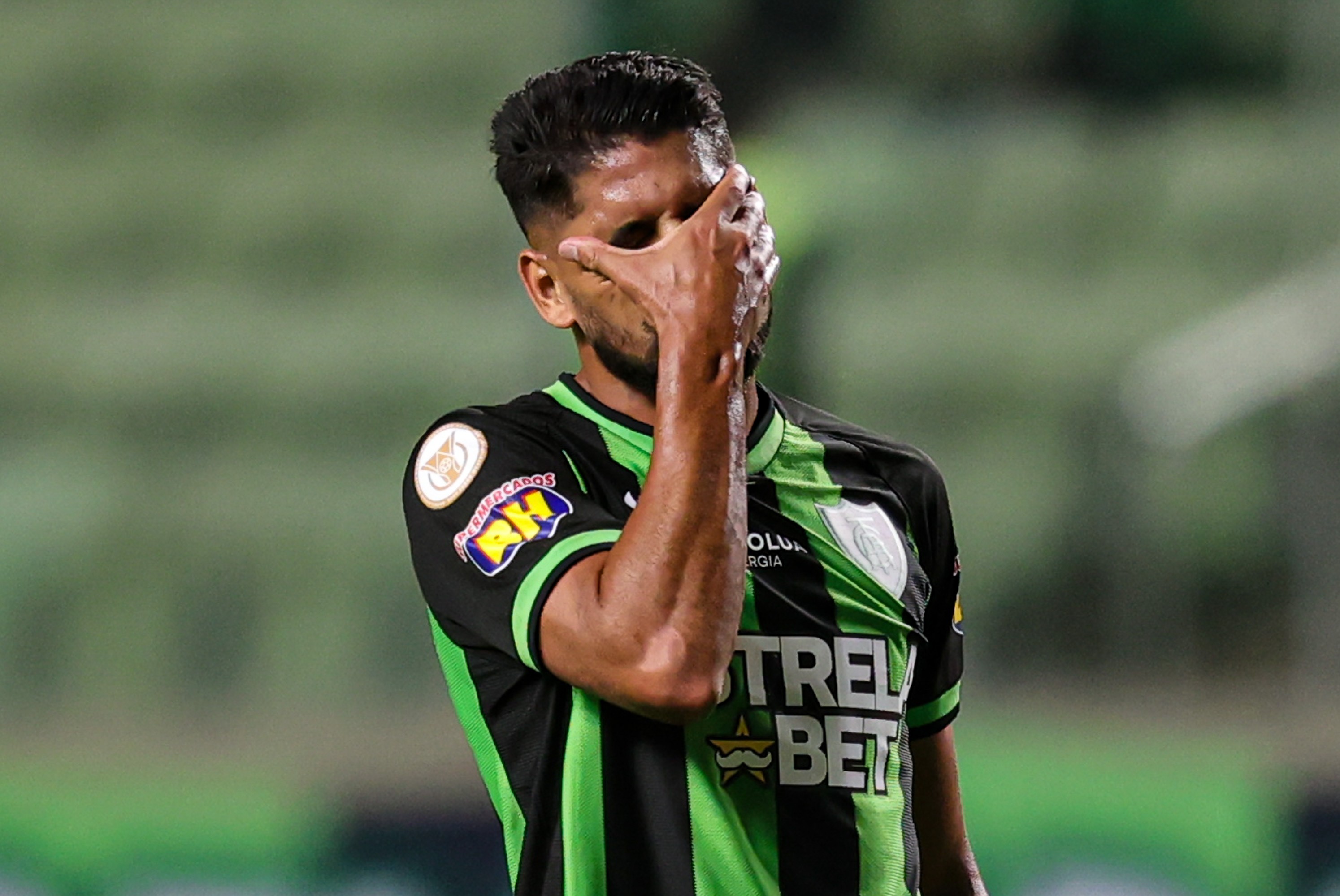 América-MG informa lesão muscular de Daniel Borges