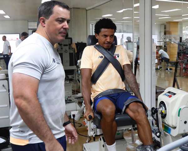 Reforços fazem testes com elenco do São Paulo em reapresentação