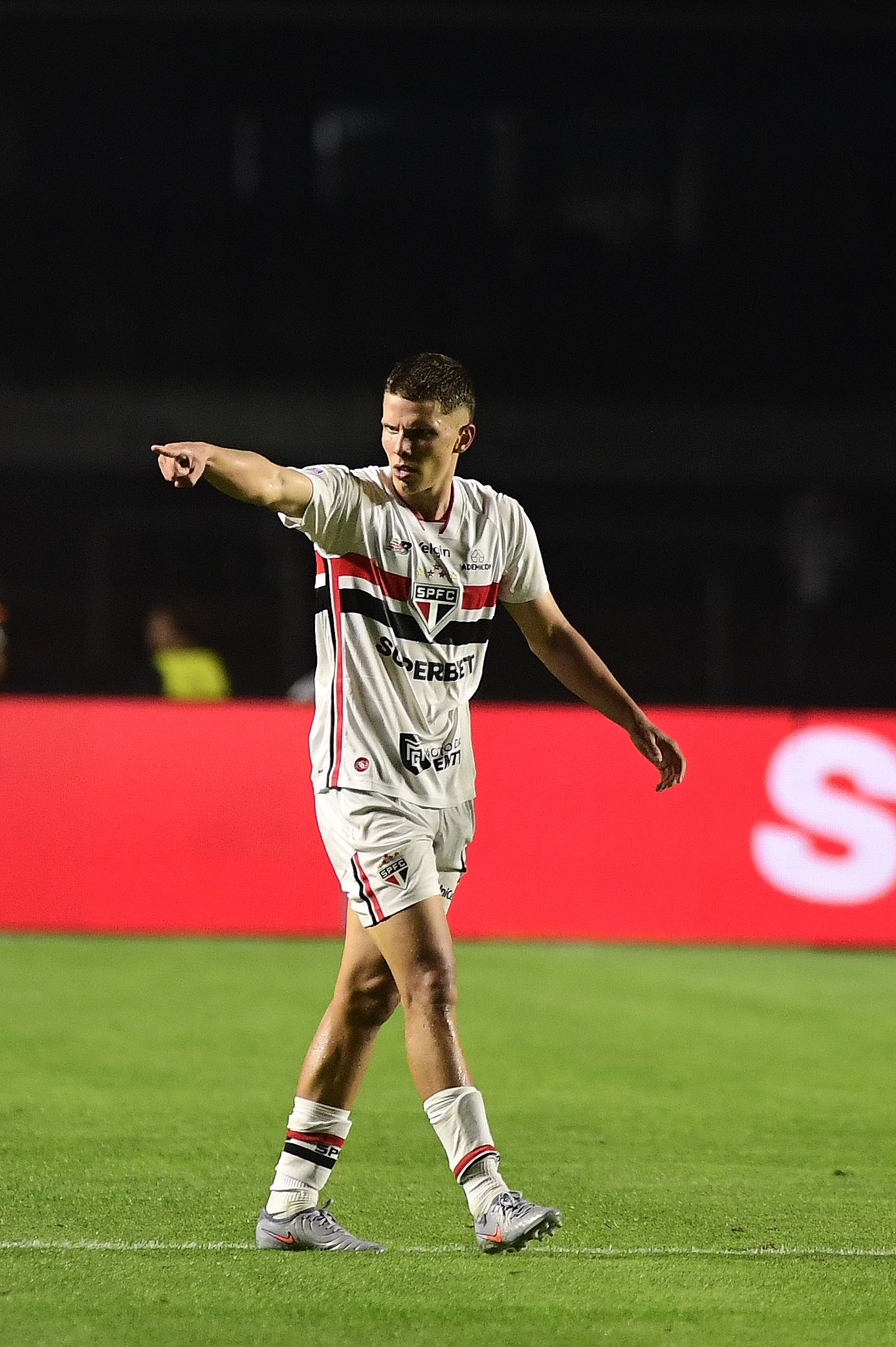 São Paulo inscreve Gustavo Santana e mais dois para enfrentar o Boca