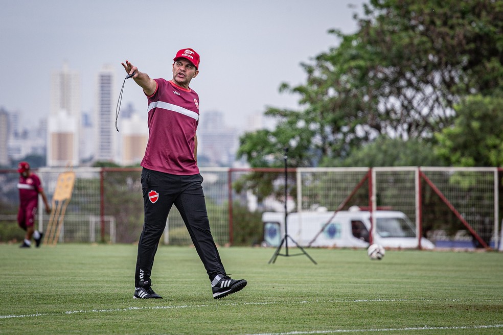 Técnico Umberto Louzer segue no comando do Tigrão — Foto: Roberto Corrêa/VNFC