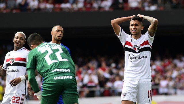 Nestor, do São Paulo, lamenta chance perdida contra o Bahia
