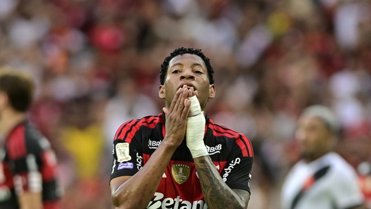 Flamengo espera volta de Plata neste domingo e se irrita com demora em reapresentação