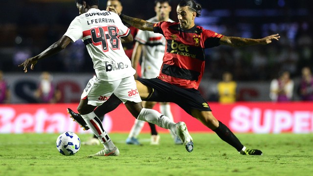 Ferreira e Sergio Oliveira em São Paulo x Sport