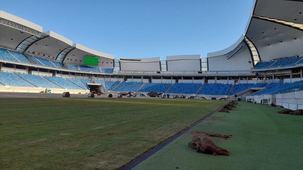 Arena das Dunas instala novo gramado — Foto: Vanessa Camilo/Inter TV Cabugi