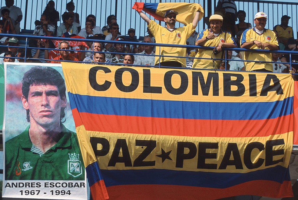 Bandeira pede paz e lembra Andrés Escobar em 1998