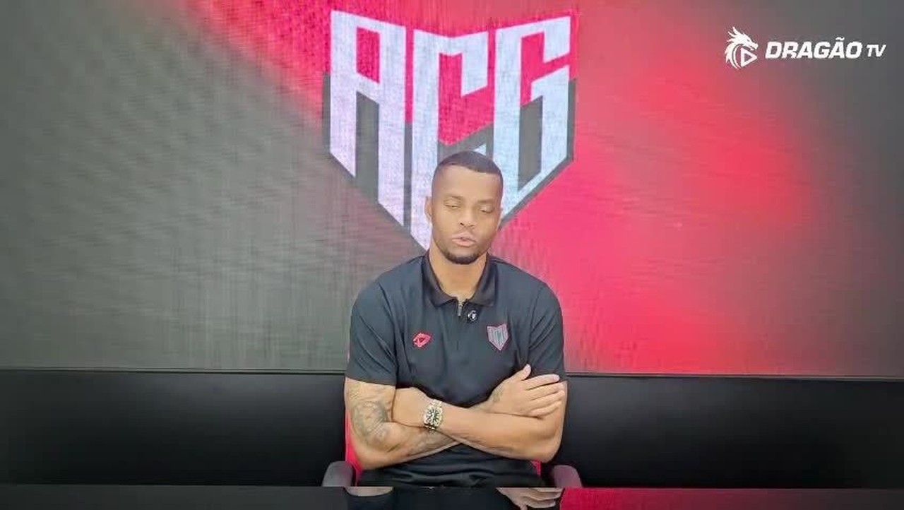 Goleiro Paulo Vítor se pronuncia após polêmica com presidente do Atlético-GO: "Tudo certo"