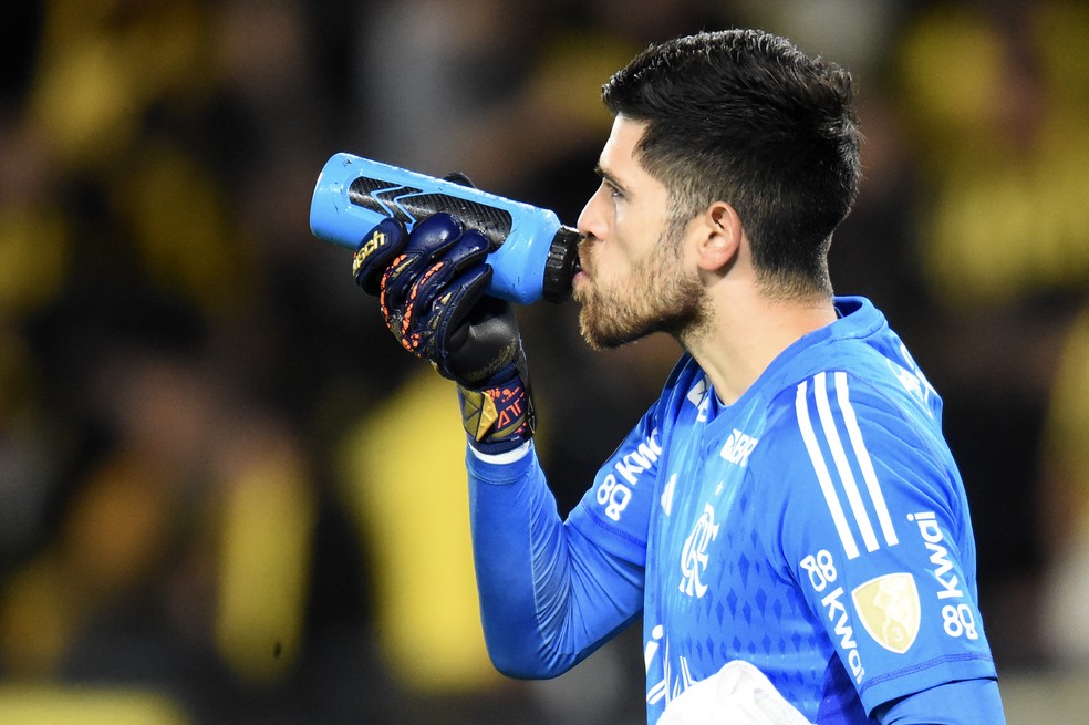 Rossi em ação pelo Flamengo contra o Peñarol pela Libertadores