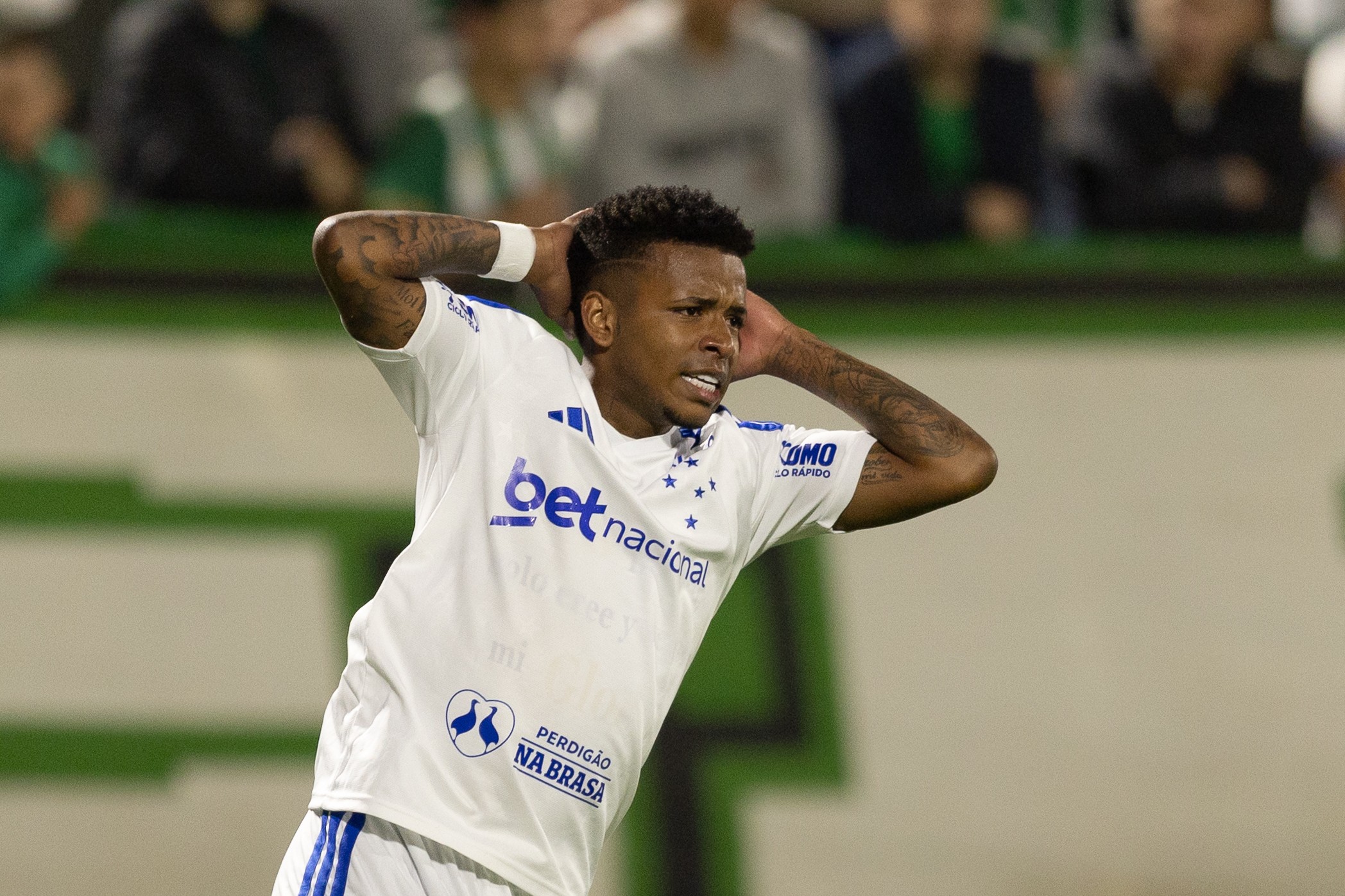 Artur Jorge clama por criatividade após empate sem gols e desempenho frustrante do Cruzeiro