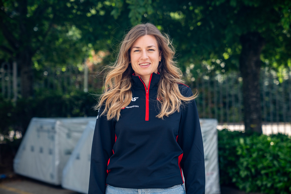 Laura Muller é primeira engenheira de corrida da história da Fórmula 1 — Foto: Divulgação