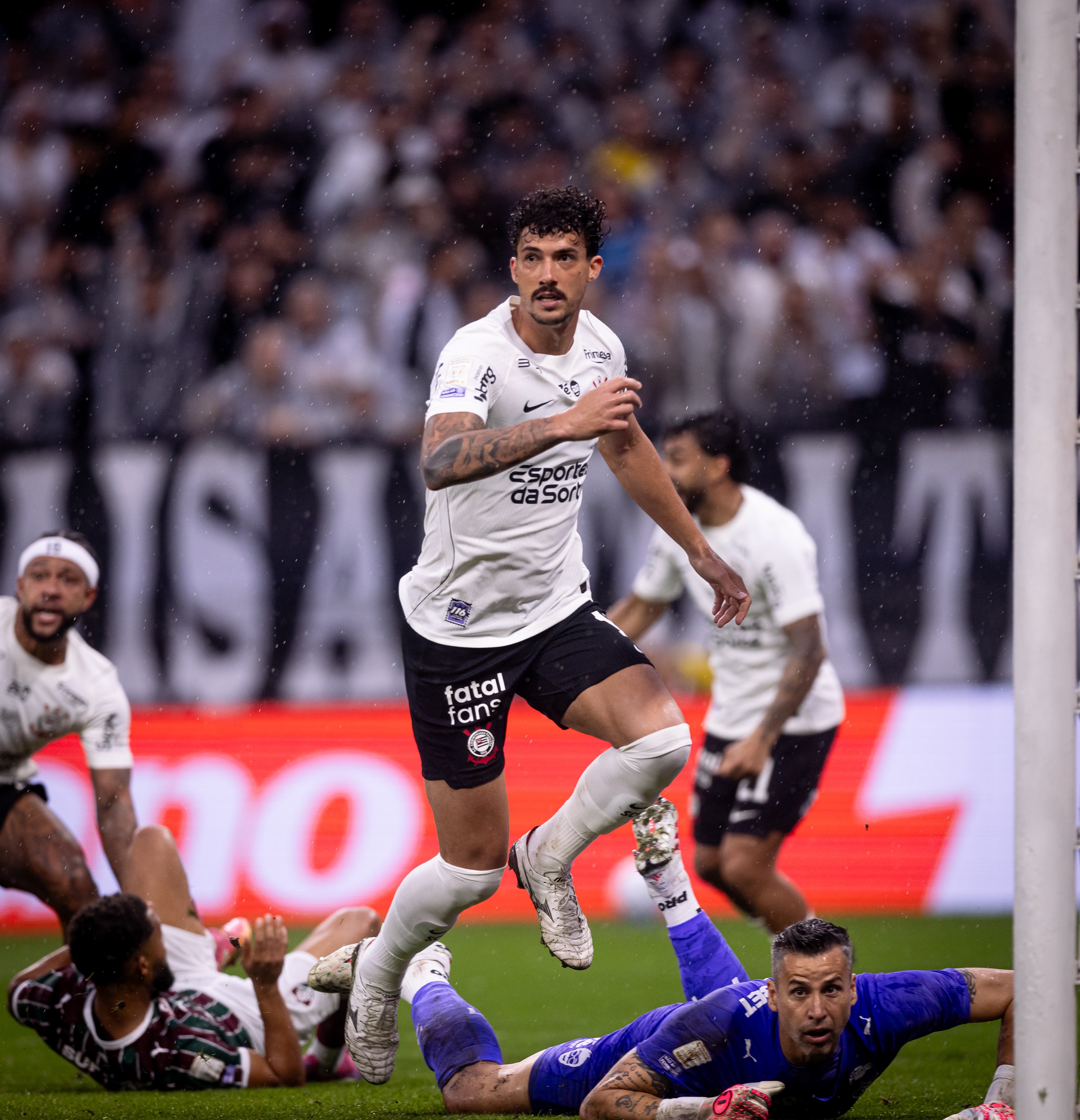 Gustavo Henrique desabafa sobre má fase do Corinthians: "Difícil quando clube não está organizado"
