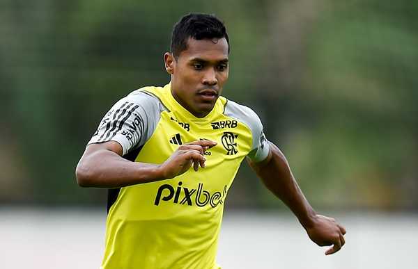MACHUCOU: Saiba o grau da lesão de Alex Sandro, lateral do Flamengo