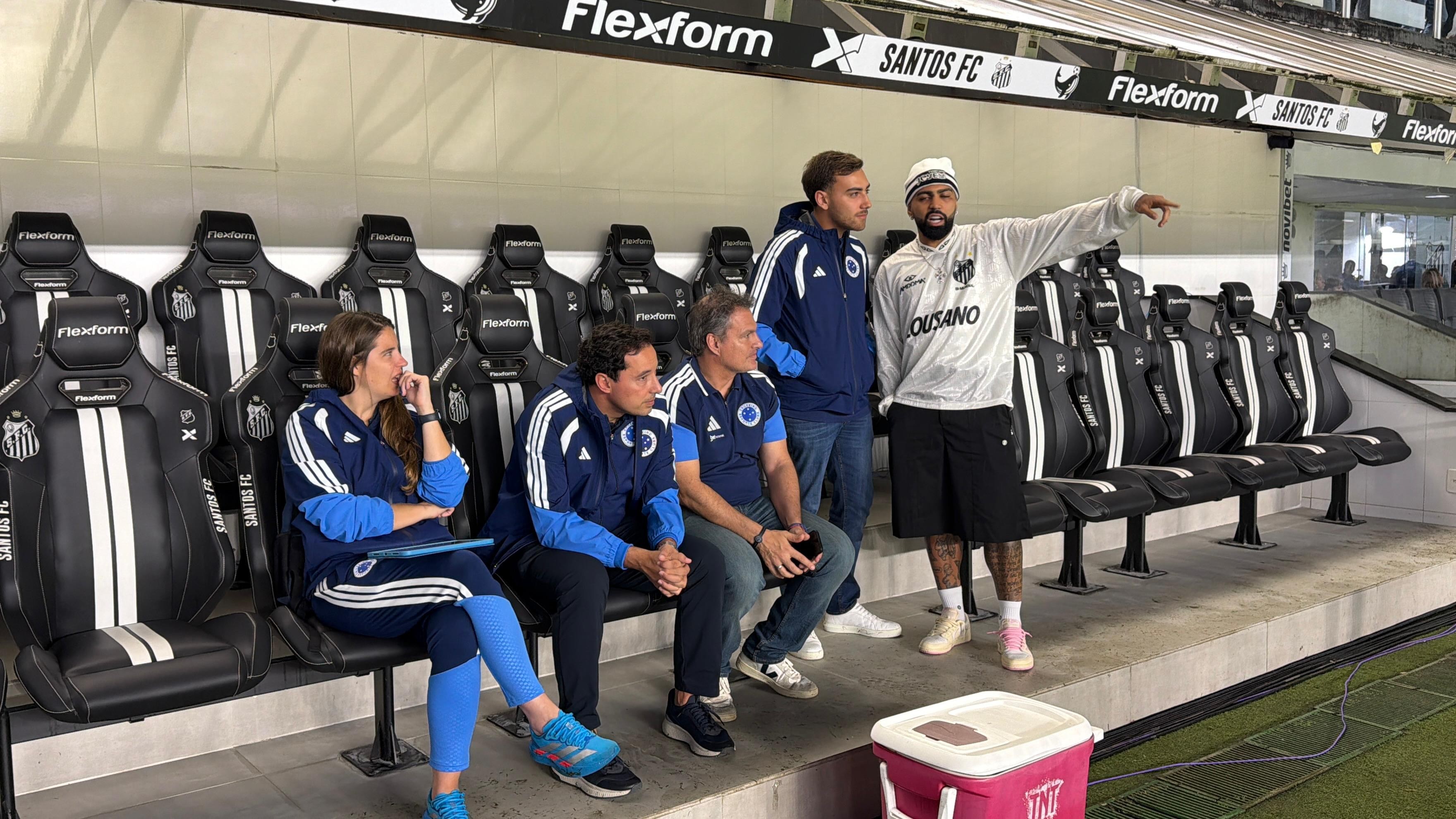 Volta em 2027? Gabigol tem encontro com diretoria do Cruzeiro na Vila Belmiro; assista