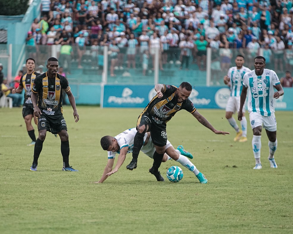 Paysandu e Volta Redonda  no jogo de ida do quadrangular da S&eacute;rie C &mdash; Foto: Jorge Lu&iacute;s Totti/Paysandu