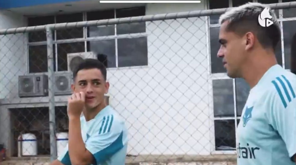 Filho de Fagner em treino do Cruzeiro — Foto: Reprodução