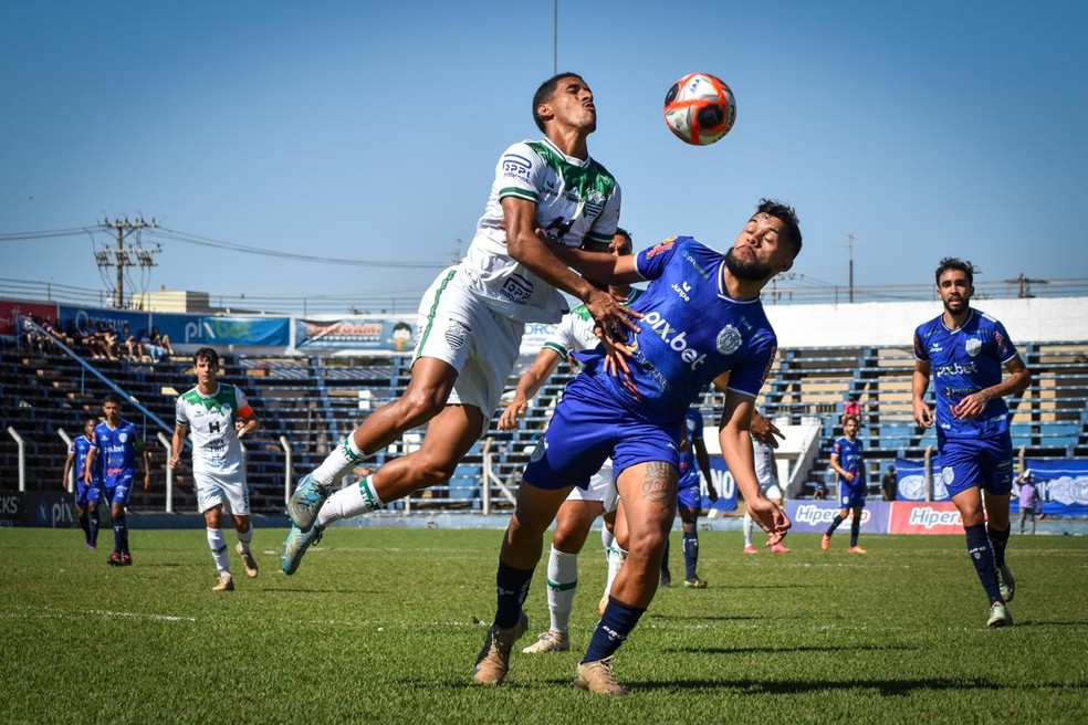 Lance de Monte Azul x Francana pelas oitavas de final da Copa Paulista — Foto: Fran Zanini