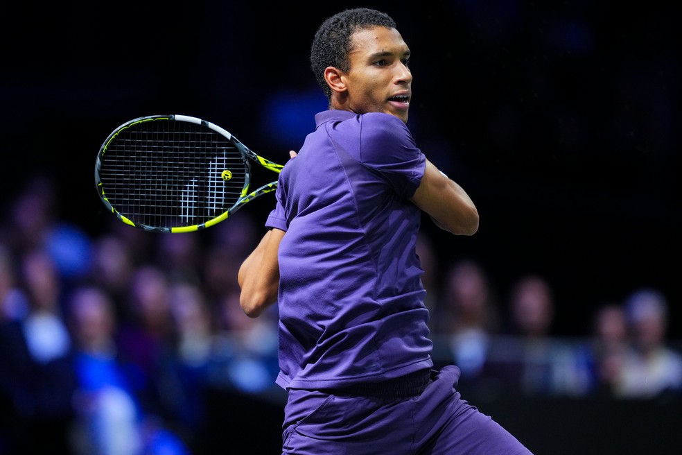 Félix Auger-Aliassime lutou muito na final do Masters 1000 de Paris — Foto: Franco Arland/Getty Images