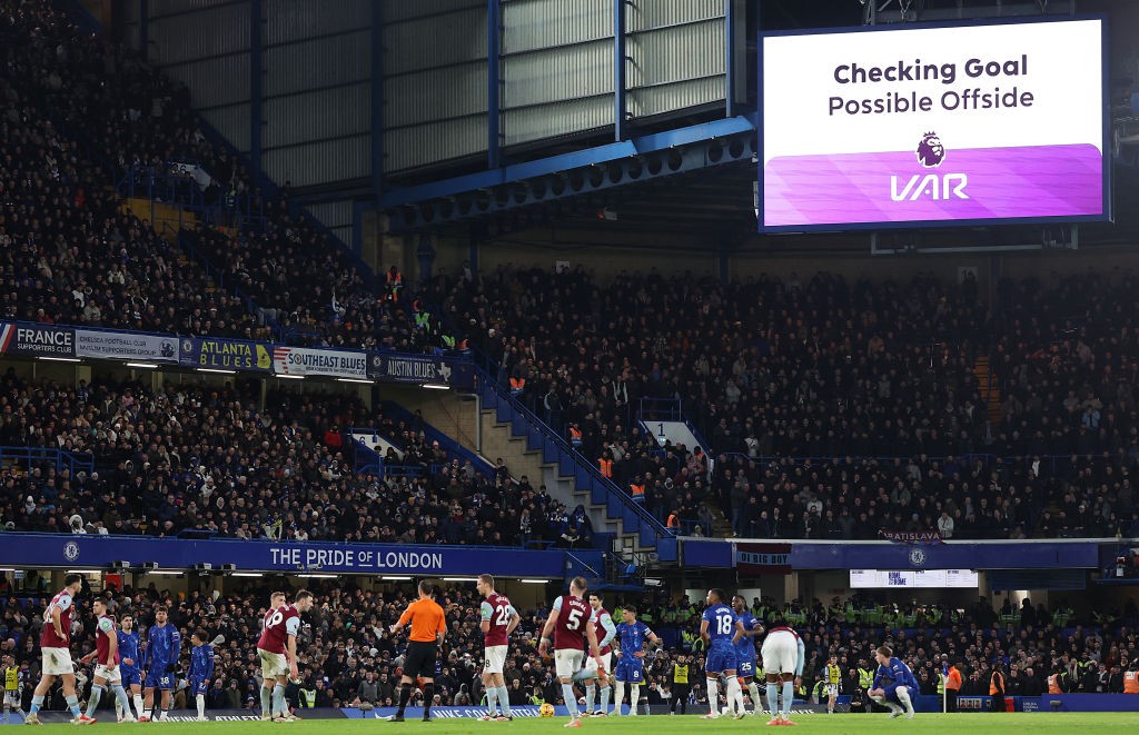 Premier League começa a implementar o impedimento semiautomático