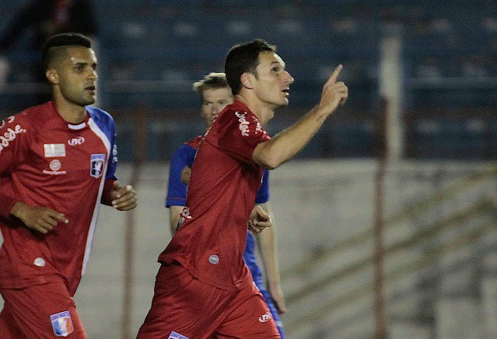 Alex Afonso comemora gol pelo Guaratinguetá — Foto: Fábio Rubinato/ AGF