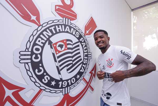 Cacá é registrado no Corinthians, mas estreia pode demorar mais de um mês