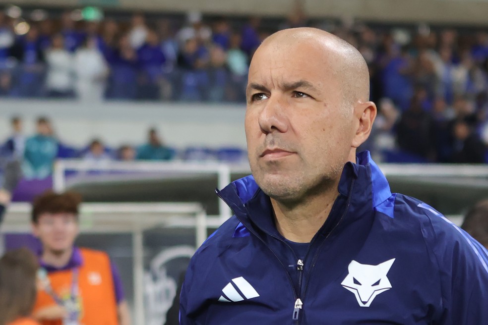 Leonardo Jardim, técnico do Cruzeiro, durante a partida contra o São Paulo — Foto: Gilson Lobo/AGIF