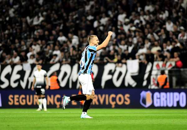 Destaques de Grêmio no empate com Corinthians: performance de Villasanti e Ely.