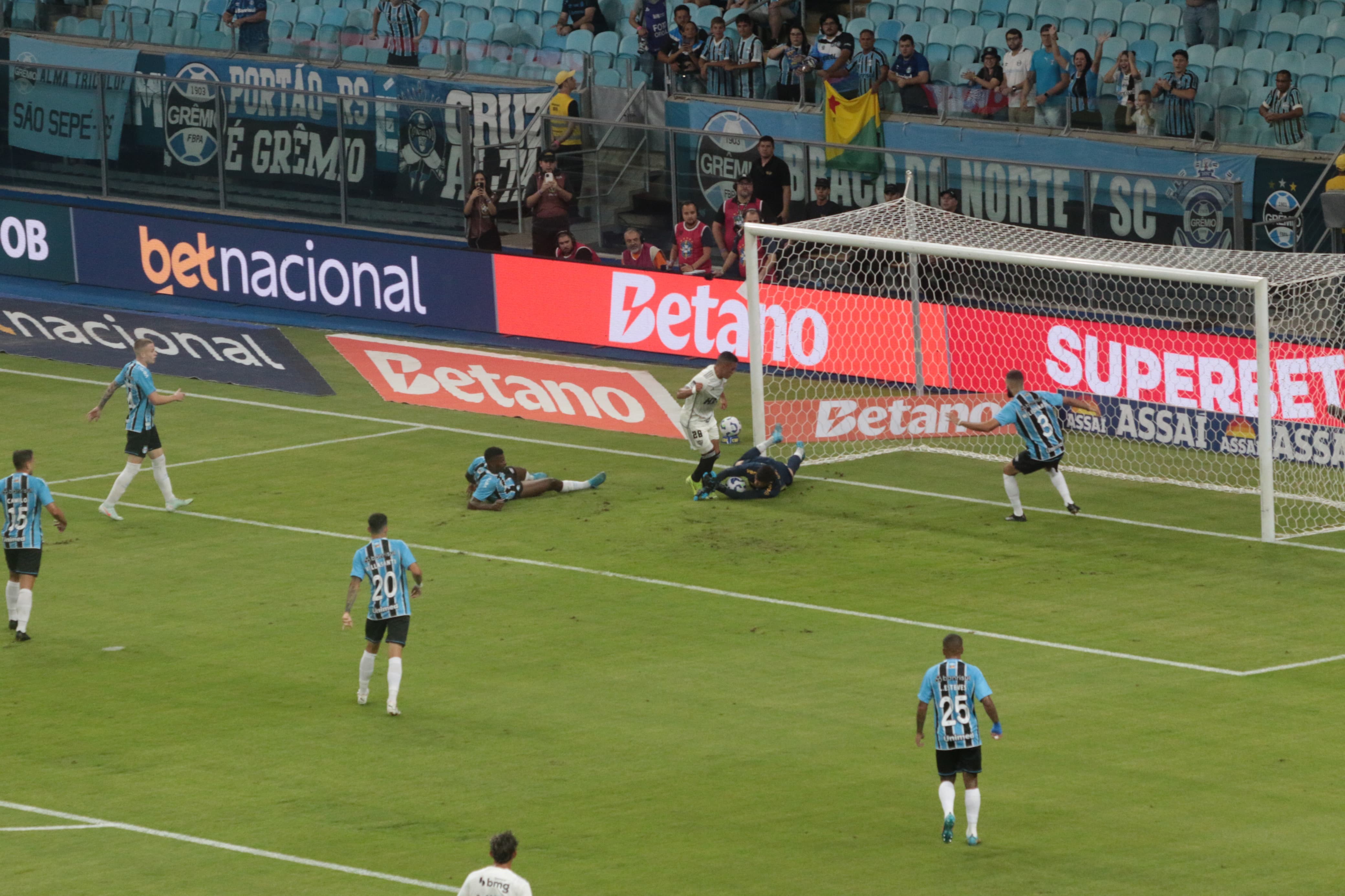 Atuações do Grêmio: Tiago Volpi brilha na estreia do Brasileirão; avalie suas notas