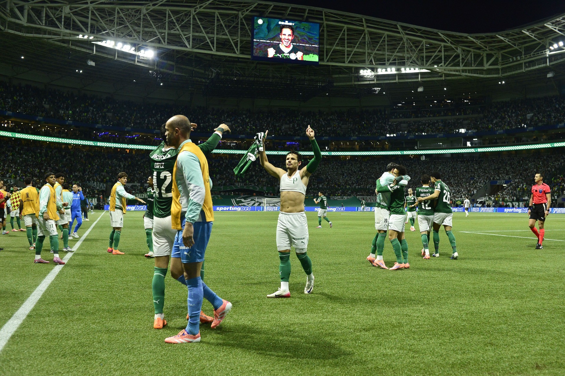 Veiga brilha na semifinal, reage à pressão e celebra retorno triunfal no Palmeiras: 