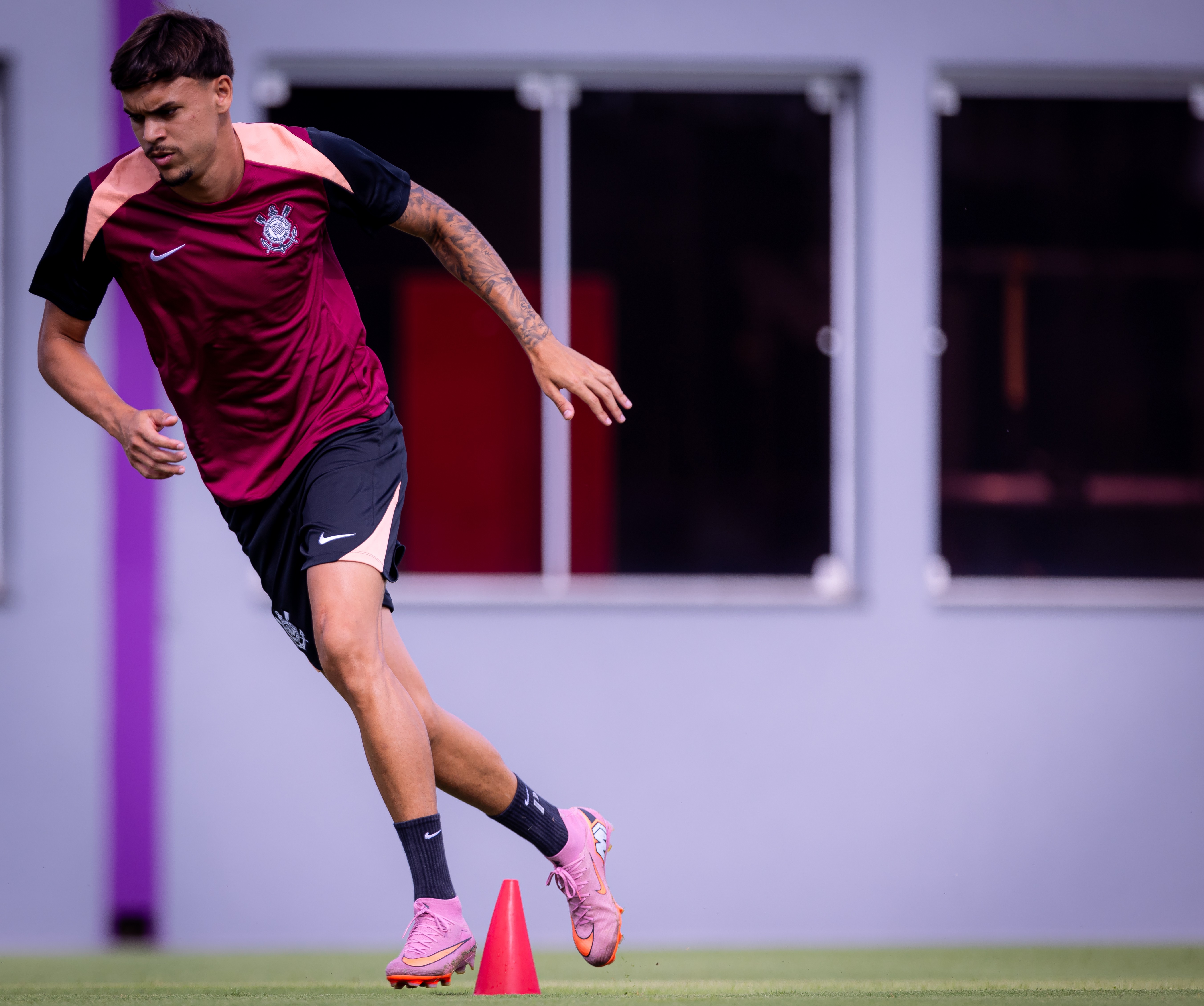 Tchoca Retorna ao Corinthians em Busca de Reafirmação Após Fracasso na Europa