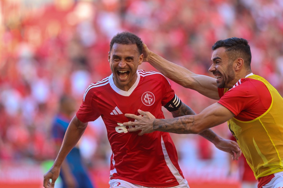 Alan Patrick e Bruno Henrique comemoram pelo Inter — Foto: Ricardo Duarte/Divulgação, Internacional