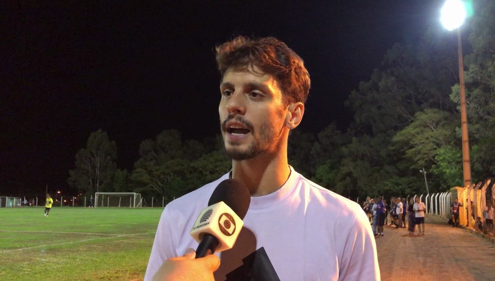 Rodrigo Caio, jogo beneficente em Junqueirpolis, zagueiro ex-Flamengo fala sobre futuro  Foto: TV Fronteira/Reproduo