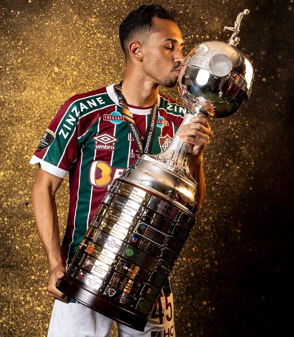 Lima beija a taça da Libertadores