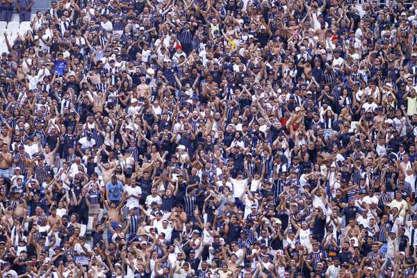 Torcida do Corinthians garante lotação esgotada para partida decisiva em 2024.