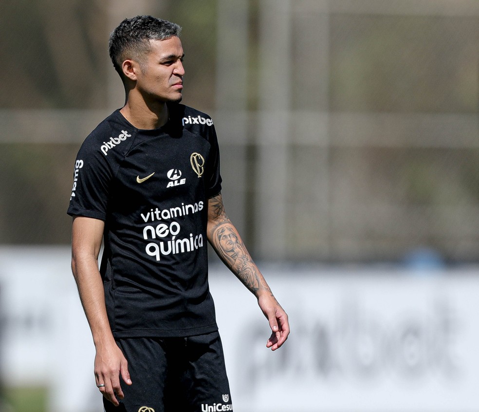 Adson em treinamento do Corinthians — Foto: Rodrigo Coca/Ag. Corinthians