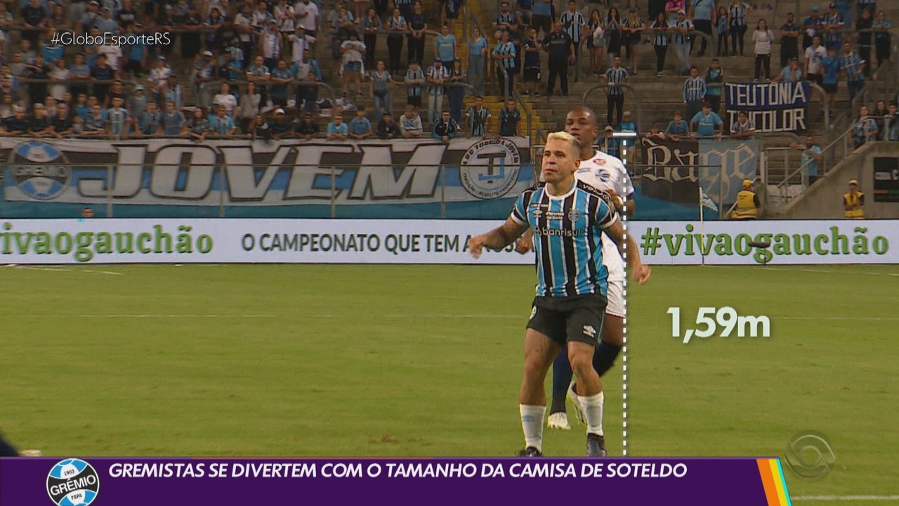 Gremistas se divertem com o tamanho da camisa de Soteldo