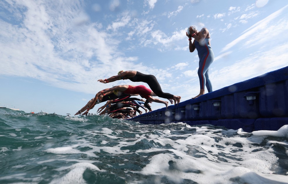 Atletas se preparam para a Marotona Aquática de Doha — Foto: REUTERS/Molly Darlington