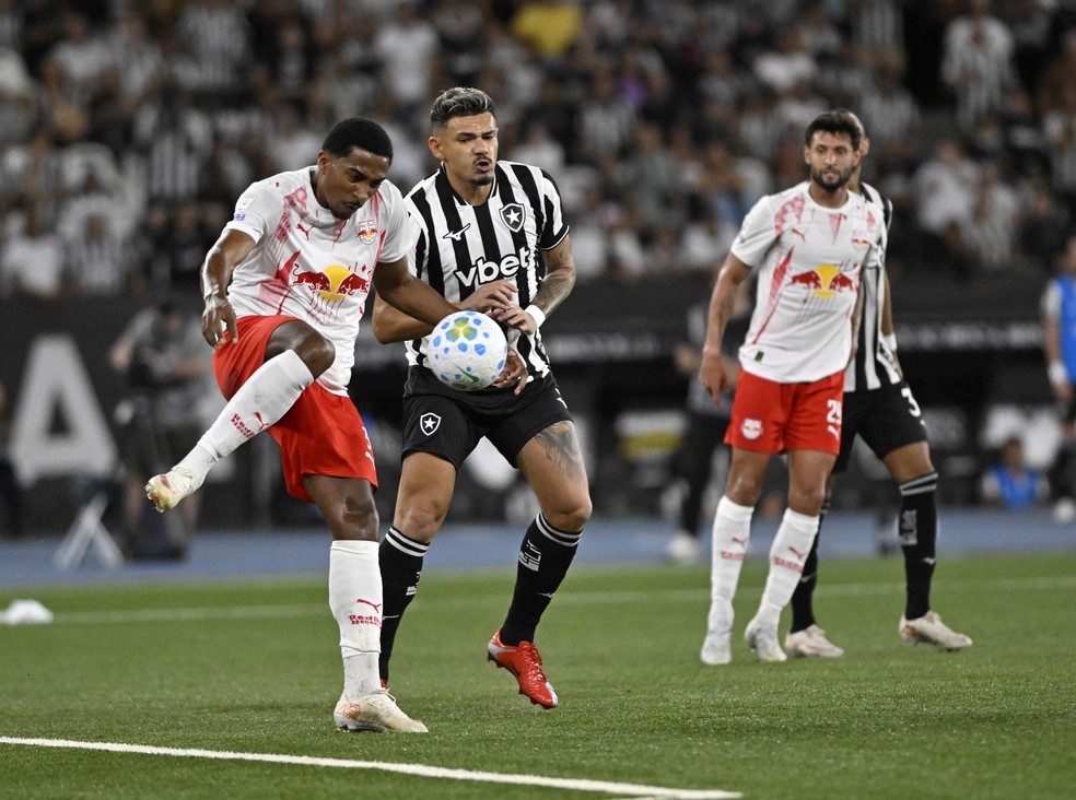Tiquinho Soares, Botafogo x Bragantino — Foto: André Durão / ge