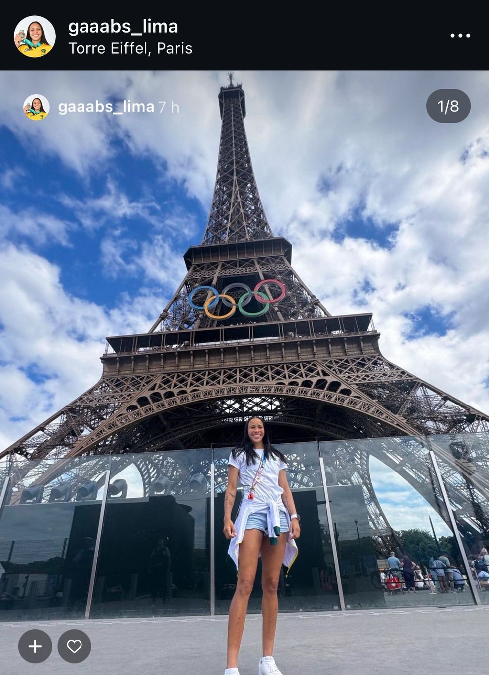 Atletas visitam a Torre Eiffel antes da abertura das Olimpíadas — Foto: Reprodução Instagram