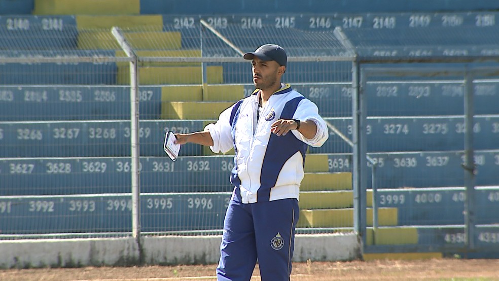 Rafael Guanaes,quando era técnico do São Carlos  — Foto: Marlon Tavoni/EPTV