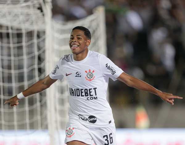 Wesley supera concorrência e alcança sequência inédita no Corinthians, celebrando boa fase