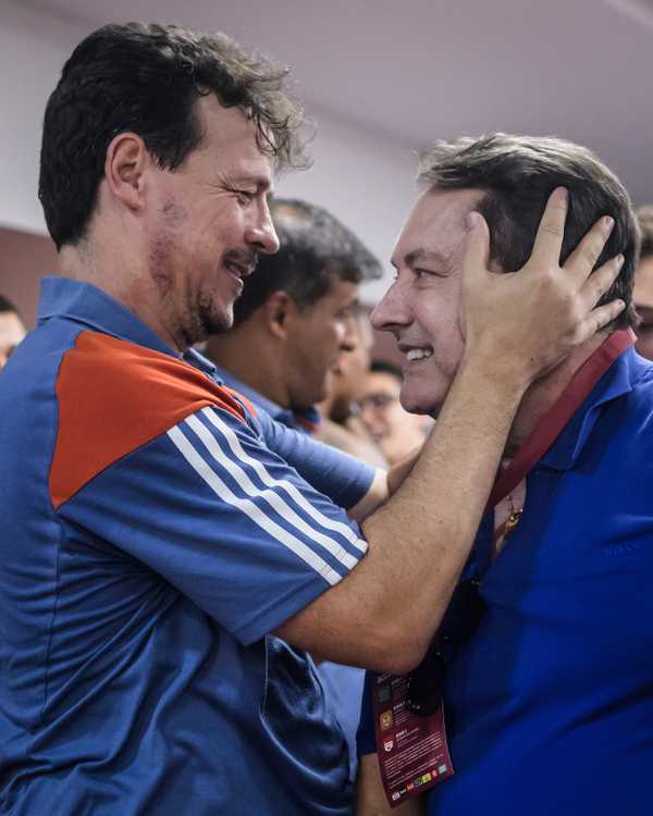 Proprietário do Cruzeiro planeja equipe mais competitiva com Diniz para 2025